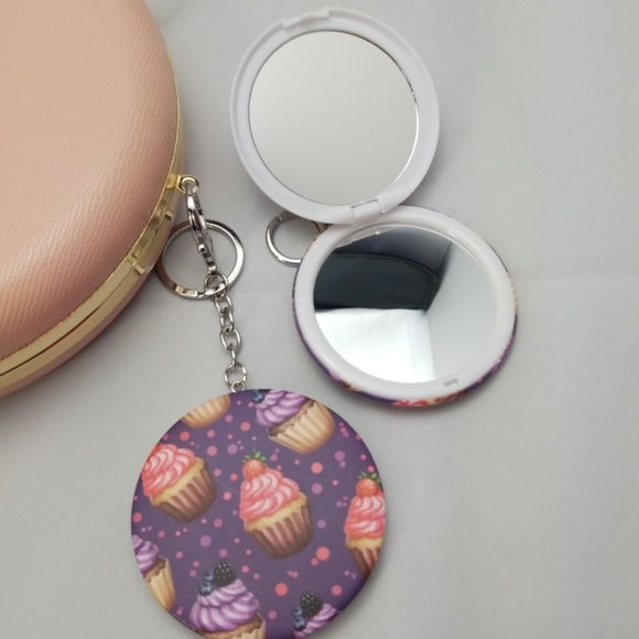 Accessories - Cupcake keychain mirror